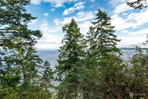 220 Rhodena Dr, Coupeville, WA 98249