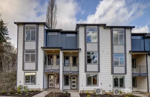 6726 NE 187th St #C101, Kenmore, WA 98028