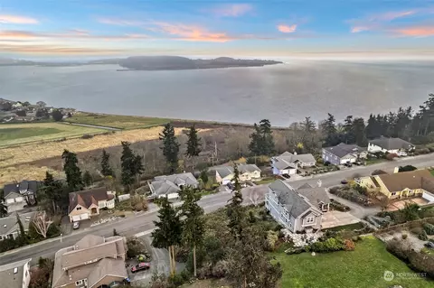 2331 SW Freund St, Oak Harbor, WA 98277
