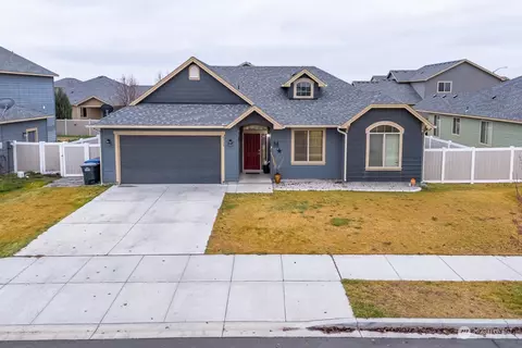 4719 Badger St, Moses Lake, WA 98837