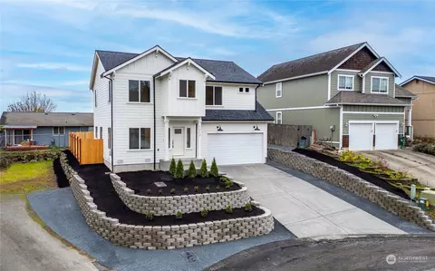 1212 Humphrey Ave W, Bremerton, WA 98312