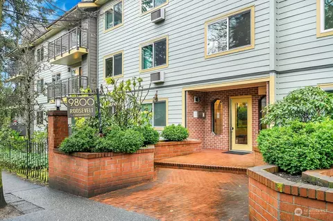 9800 Roosevelt Way NE #2, Seattle, WA 98115