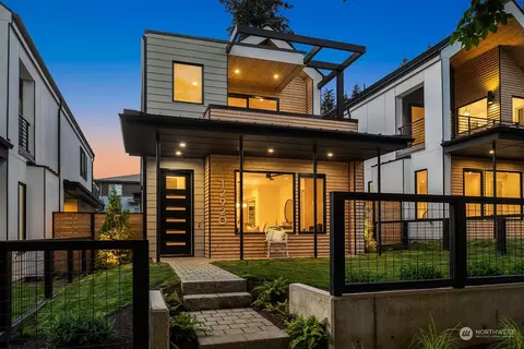 12920 NE 100th St, Kirkland, WA 98033