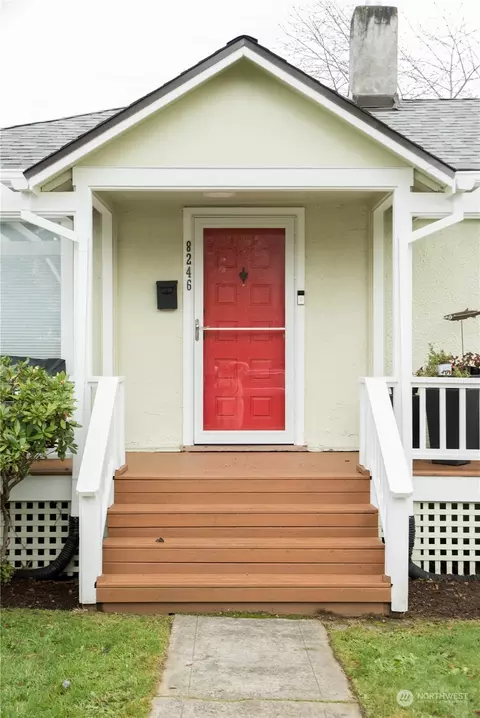 8246 Ashworth Ave N, Seattle, WA 98103