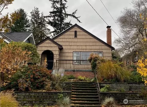 5237 37th Ave NE, Seattle, WA 98105