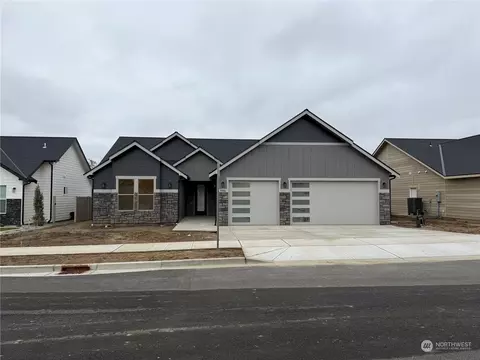 946 Racine Springs Dr, Wenatchee, WA 98801