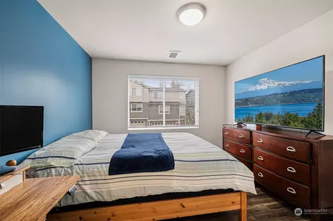 Bedroom - 7919 20th Ave SE, Everett, WA 98203 photo 4 of 4