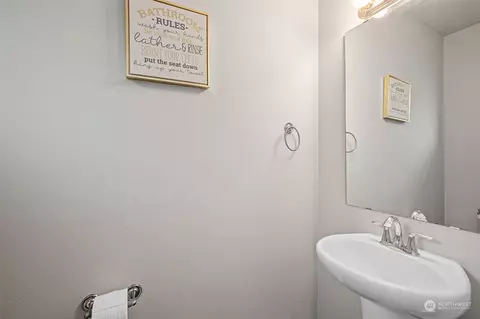 Bath - 7919 20th Ave SE, Everett, WA 98203 photo 1 of 3
