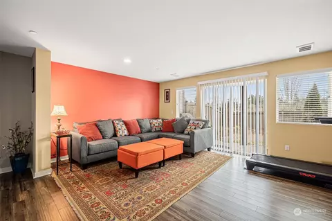 Living - 7919 20th Ave SE, Everett, WA 98203 photo 3 of 3