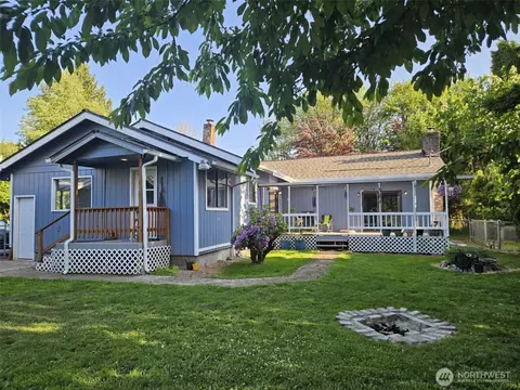 121 Jorgensen Rd, Onalaska, WA 98570