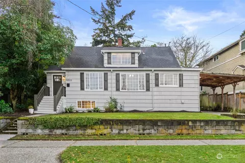 5529 37th Ave NE, Seattle, WA 98105