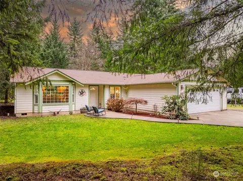 107 Moonlit Ln, Winlock, WA 98596