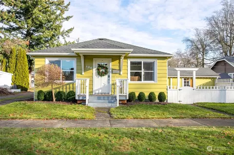 106 10th St, Lynden, WA 98264