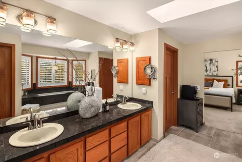 Bath - 15007 92nd Pl NE, Bothell, WA 98011 photo 2 of 5