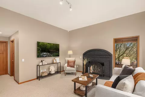Living - 15007 92nd Pl NE, Bothell, WA 98011 photo 3 of 5