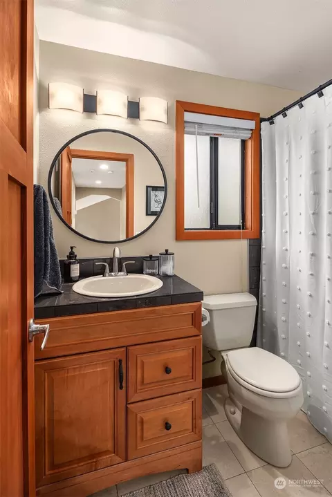 Bath - 15007 92nd Pl NE, Bothell, WA 98011 photo 4 of 5