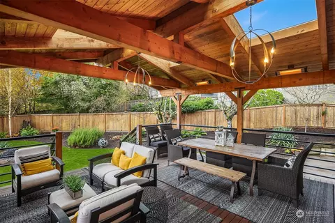 Exterior - 15007 92nd Pl NE, Bothell, WA 98011 photo 5 of 9