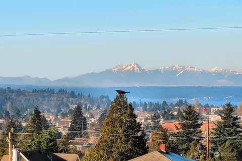 6748 1st Ave NW, Seattle, WA 98117