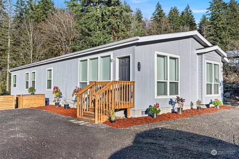 101 NE Byerly Dr, Belfair, WA 98528