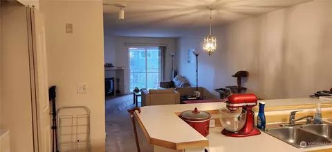 9750 Greenwood Ave N #404, Seattle, WA 98103
