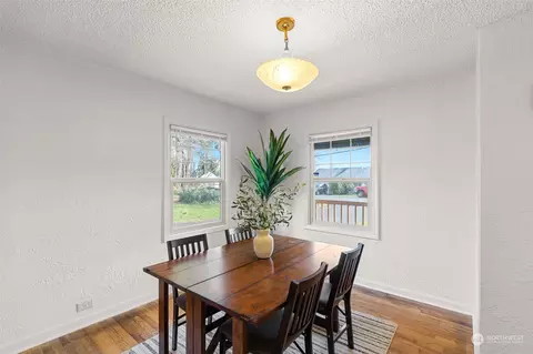 Dining - 2129 48th Ave, Longview, WA 98632 photo 1 of 2