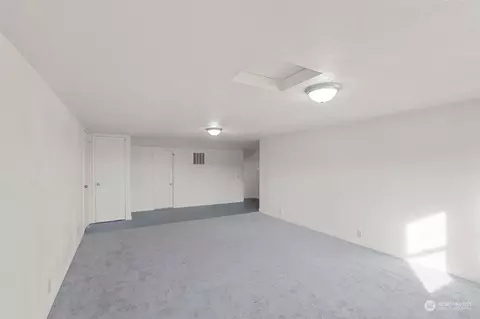 Living - 2129 48th Ave, Longview, WA 98632 photo 3 of 3