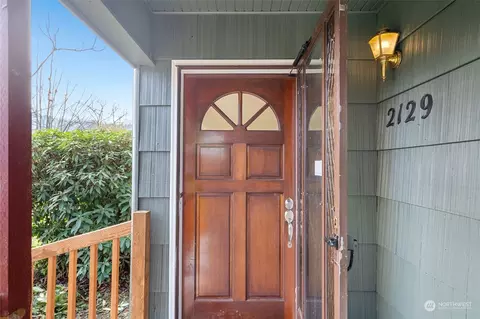 Entry Way - 2129 48th Ave, Longview, WA 98632 photo 1 of 3
