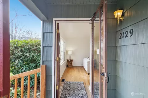 Entry Way - 2129 48th Ave, Longview, WA 98632 photo 2 of 3