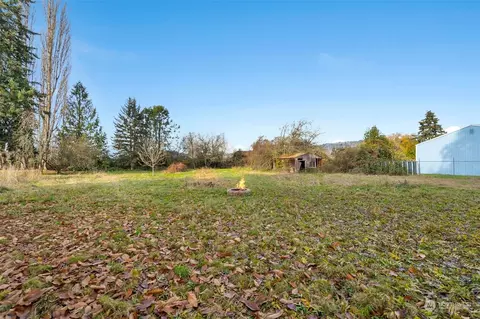 Exterior - 2129 48th Ave, Longview, WA 98632 photo 4 of 5