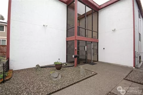221 SW 154th St, Burien, WA 98166