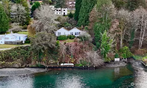 5815 Rose Loop NE, Bainbridge Island, WA 98110