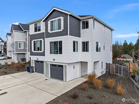 970 NW Highgarden Dr, Bremerton, WA 98311