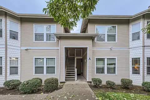 10025 9th Ave W #A201, Everett, WA 98204