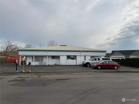 302 3rd St, Woodland, WA 98674
