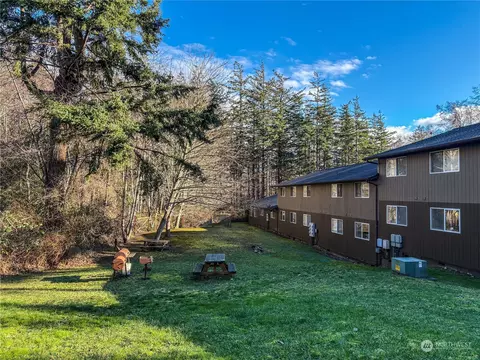 Exterior - 172 Lovers Ln #B102, Eastsound, WA 98245 photo 2 of 2