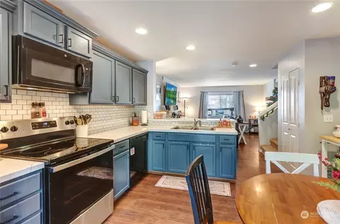 Kitchen - 1819 199th St E, Spanaway, WA 98387 photo 3 of 4