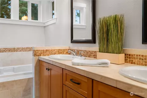 Bath - 16007 Cascadian Way, Bothell, WA 98012 photo 1 of 5