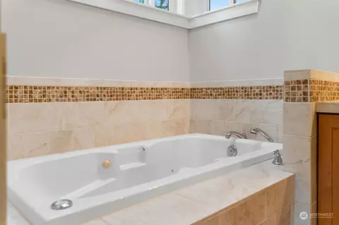 Bath - 16007 Cascadian Way, Bothell, WA 98012 photo 3 of 5