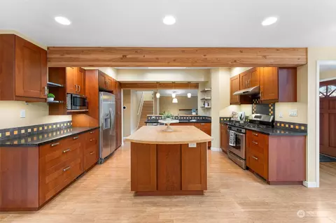 Kitchen - 16007 Cascadian Way, Bothell, WA 98012 photo 3 of 5