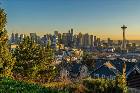 309 Highland Dr, Seattle, WA 98109