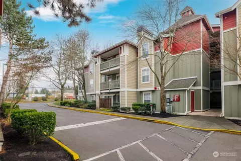 7711 NE 175th St #F-306, Kenmore, WA 98028