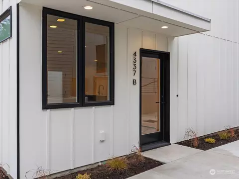 4337 30th Ave W #B, Seattle, WA 98199