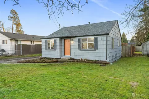 1712 W Pioneer Ave, Puyallup, WA 98371