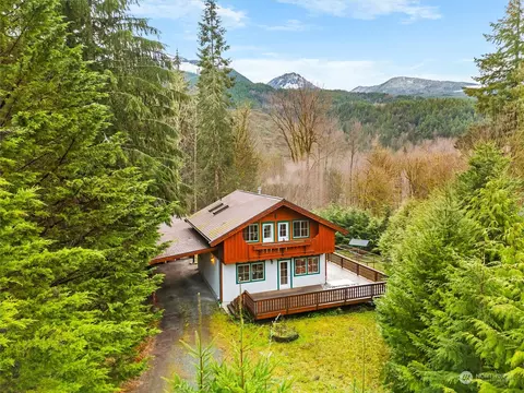 11047 Jagged Ln, Glacier, WA 98244