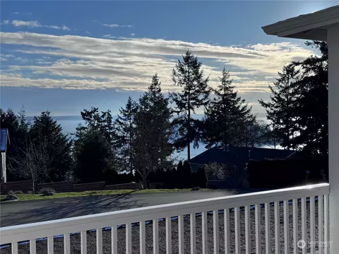 1235 Rosemont Dr, Oak Harbor, WA 98277