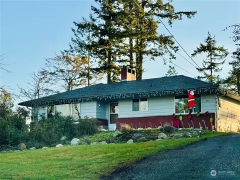 201 NE 3rd St, Coupeville, WA 98239