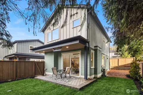 10903 NE 47th St, Kirkland, WA 98033