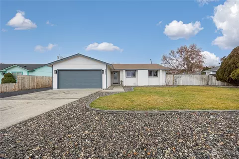 3811 Meadow View Dr, Pasco, WA 99301