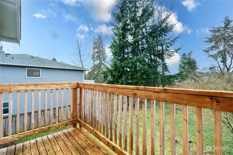 Exterior - 9912 Holly Dr, Everett, WA 98204 photo 1 of 3