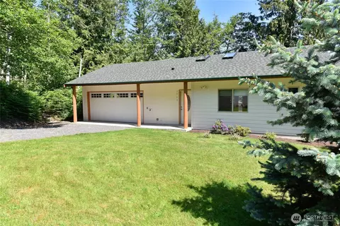 2940 Cedar Ave, Lummi Island, WA 98262
